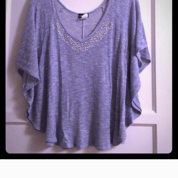 Flowy Lightweight Rhinestone shirt - Picture 2 of 2